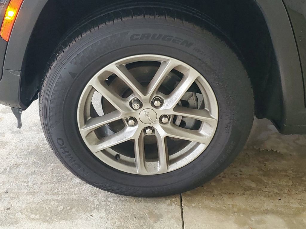 Used 2023 Jeep Grand Cherokee Laredo w/ Luxury Tech Group I image 31