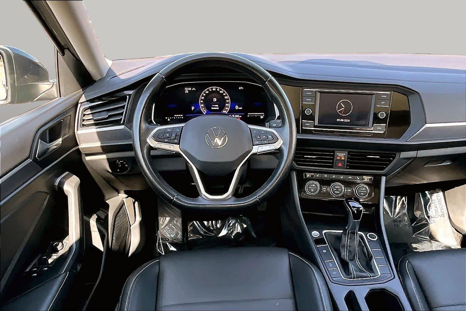 Used 2024 Volkswagen Jetta SE FWD image 6