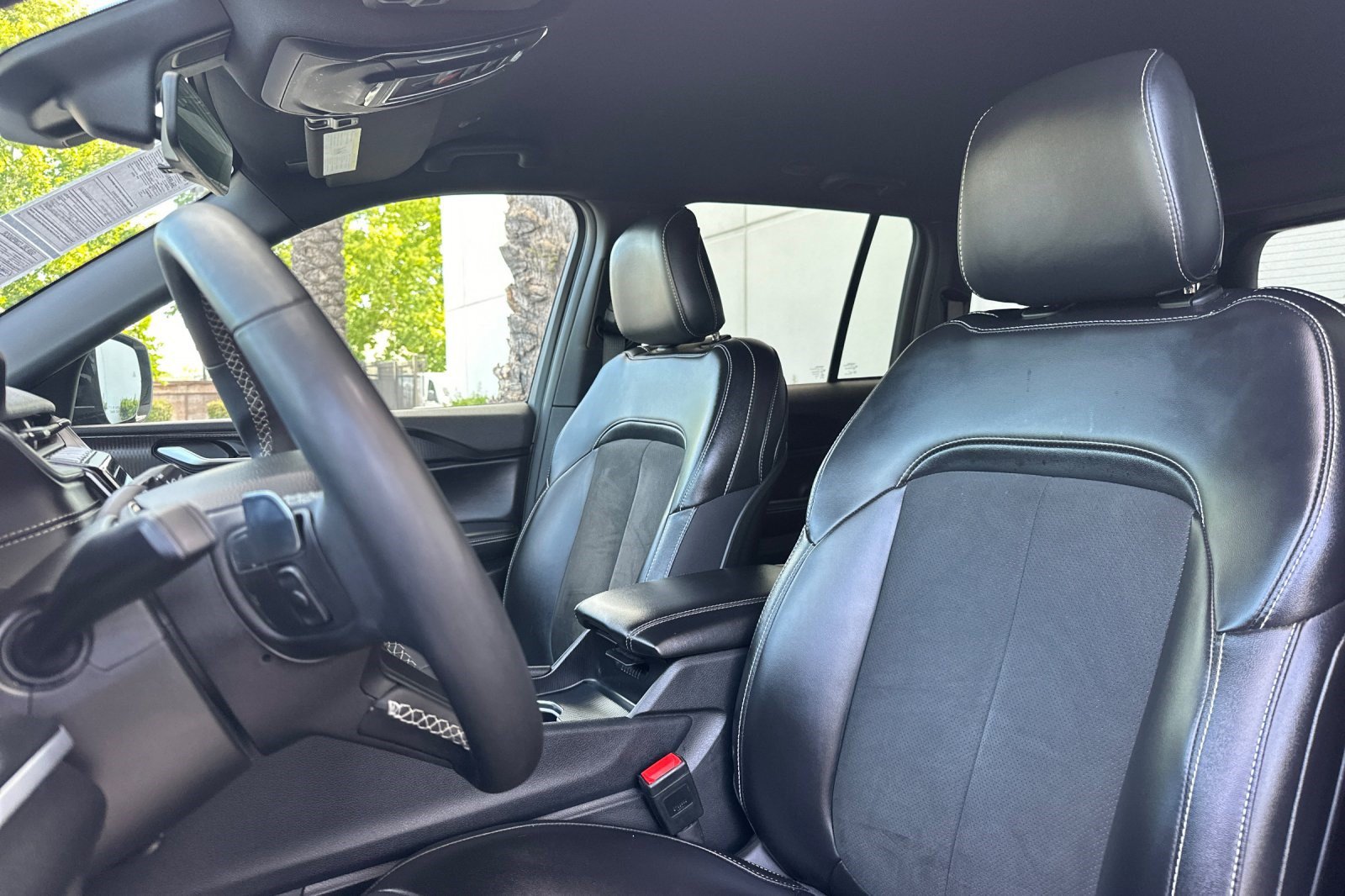 Used 2025 Jeep Grand Cherokee Altitude AWD/4WD image 28