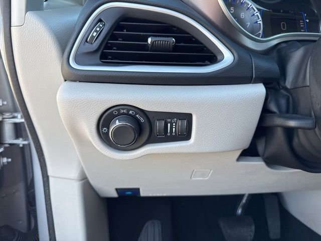 Used 2024 Chrysler Voyager LX image 16