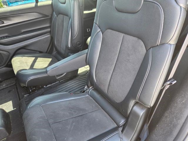 Used 2023 Jeep Grand Cherokee L Laredo image 9