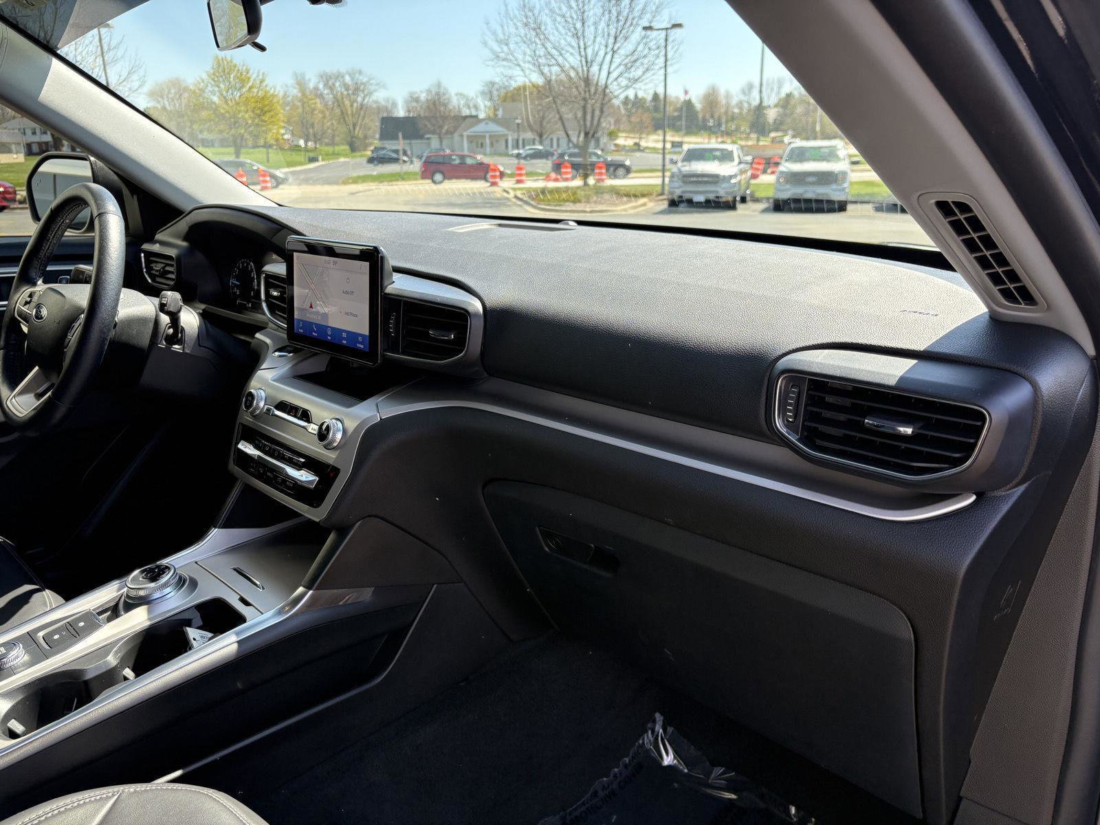 Used 2022 Ford Explorer XLT w/ Equipment Group 202A AWD/4WD image 23