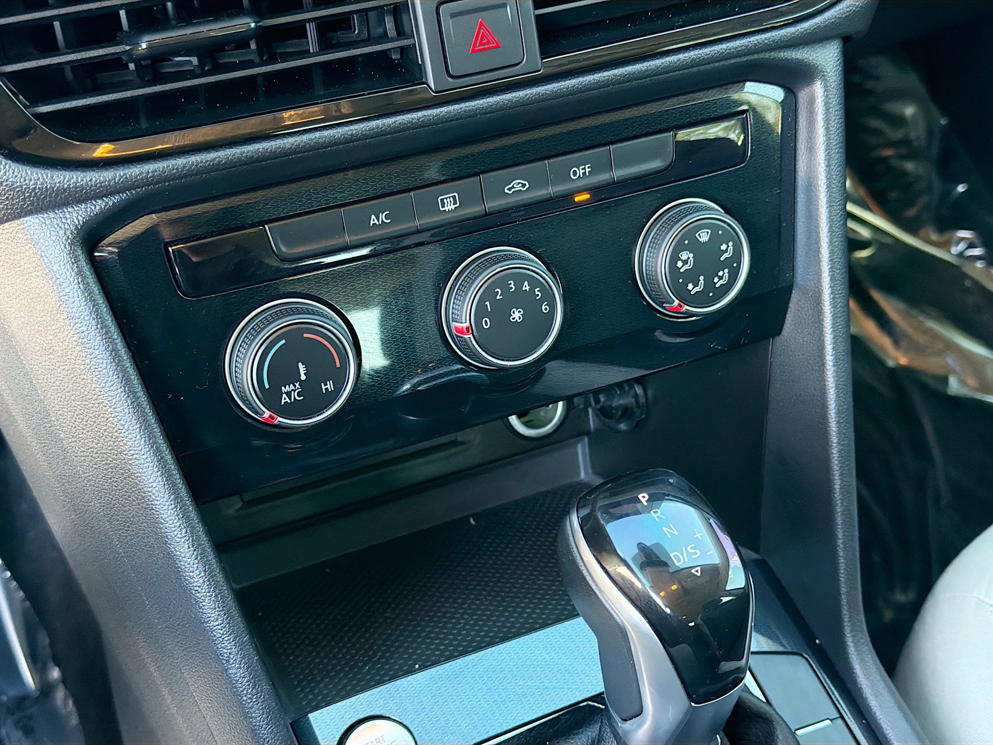 Used 2025 Volkswagen Taos S image 31