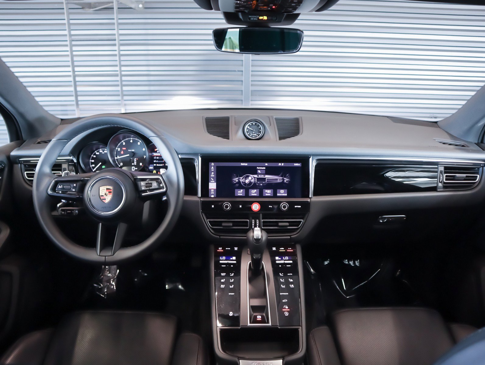 Certified 2025 Porsche Macan image 14