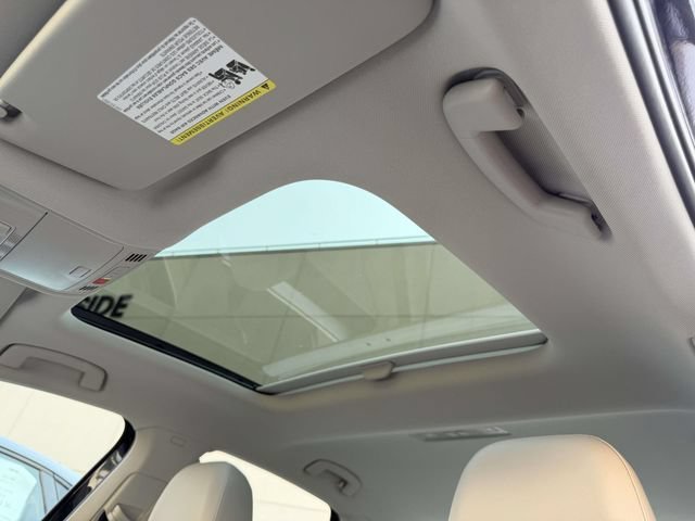 Certified 2023 Volkswagen Jetta SE w/ Panoramic Sunroof Package FWD image 21