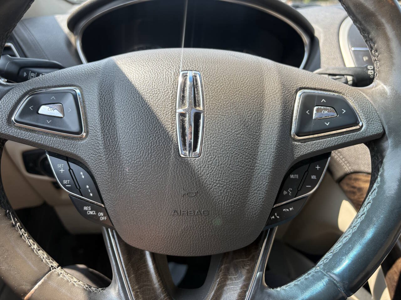 Used 2016 Lincoln MKX Reserve w/ Technology Package AWD/4WD image 14