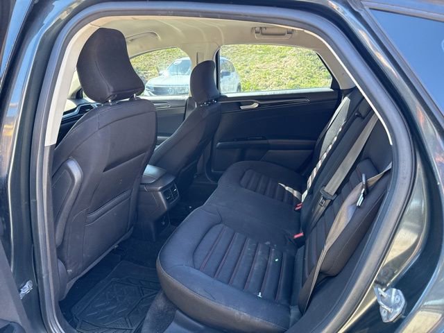 Used 2015 Ford Fusion SE w/ Equipment Group 201A image 17