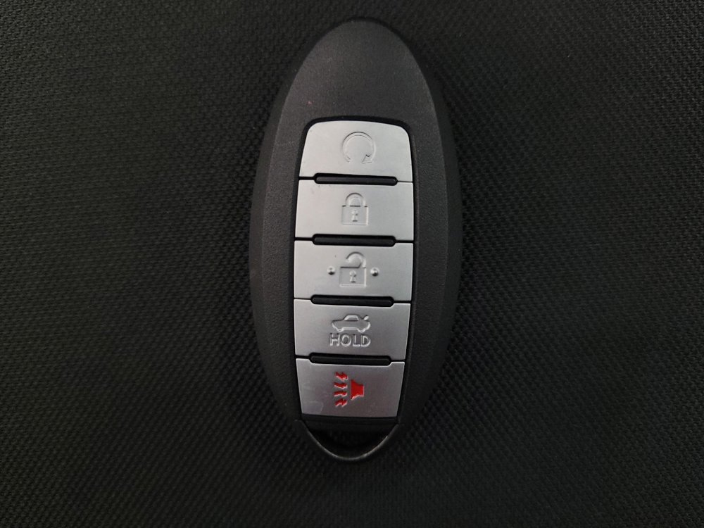 Used 2022 Nissan Versa SV FWD image 32