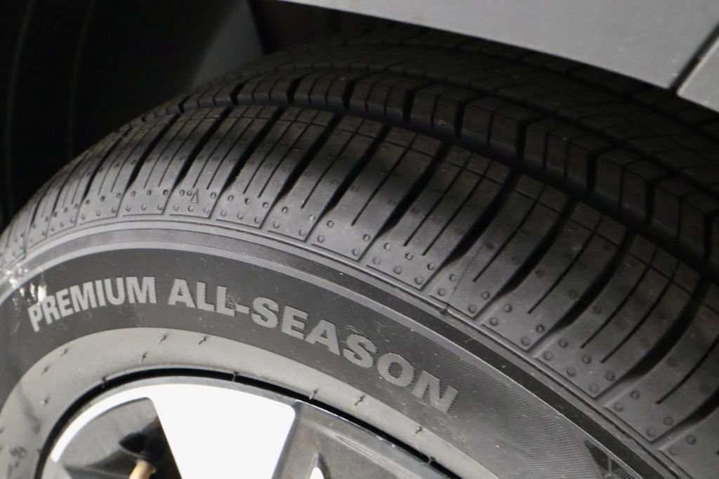 Certified 2025 Hyundai Kona SEL FWD image 19