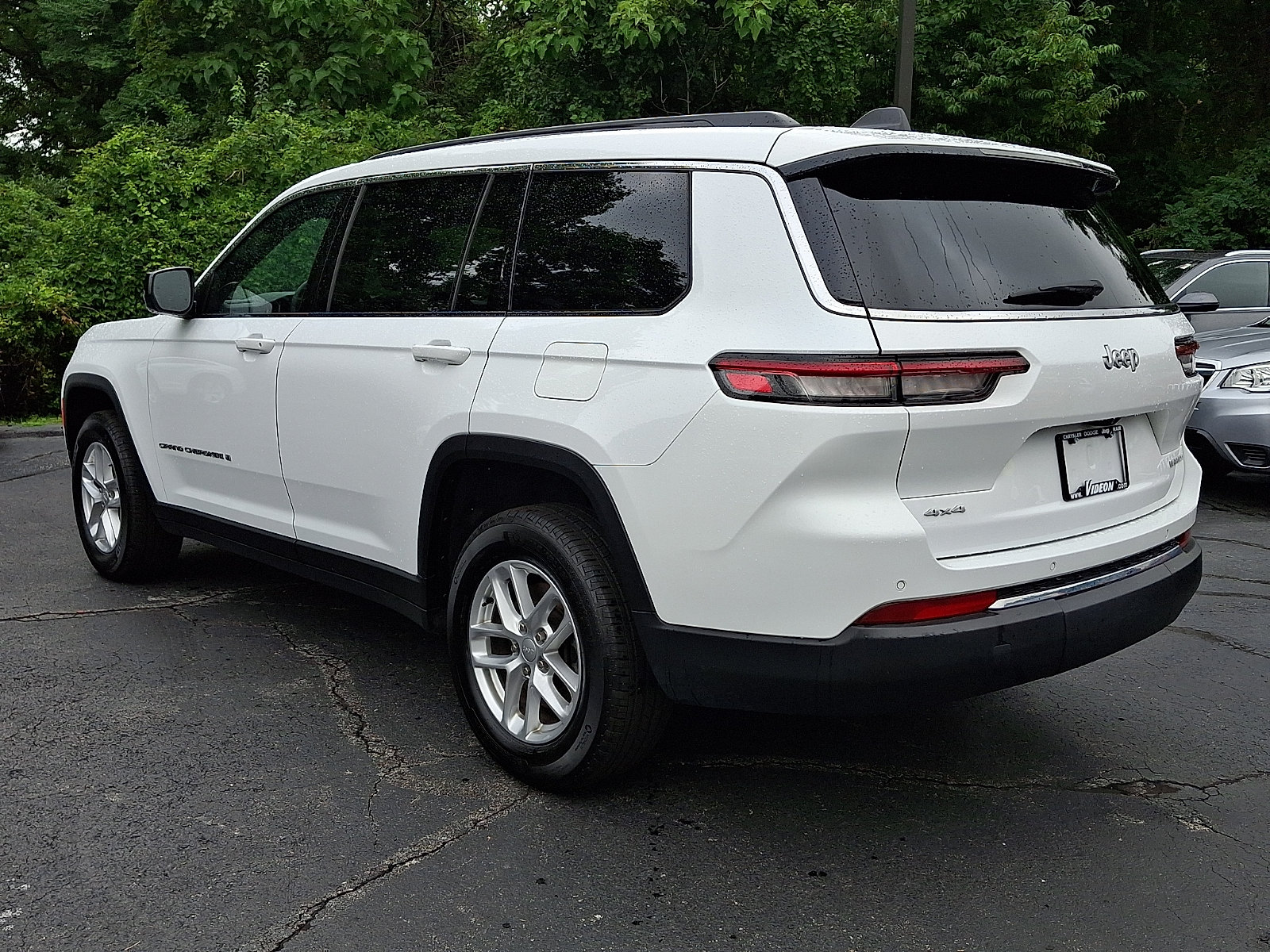 Used 2025 Jeep Grand Cherokee L Laredo w/ Trailer Tow Package AWD/4WD image 4