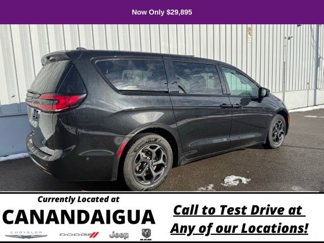 Used 2023 Chrysler Pacifica Touring-L w/ S Appearance Package image 7