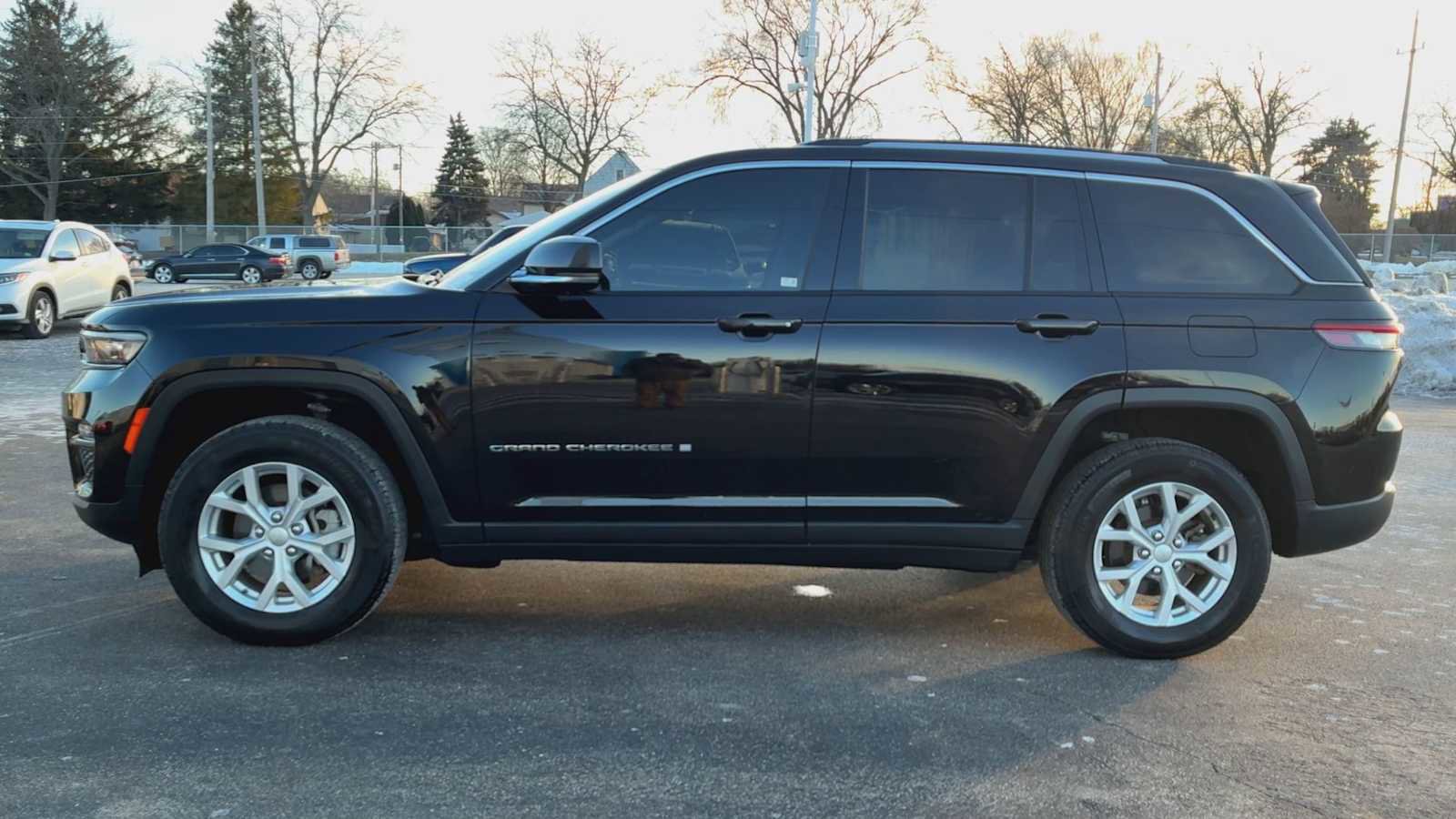 Used 2023 Jeep Grand Cherokee Limited image 5