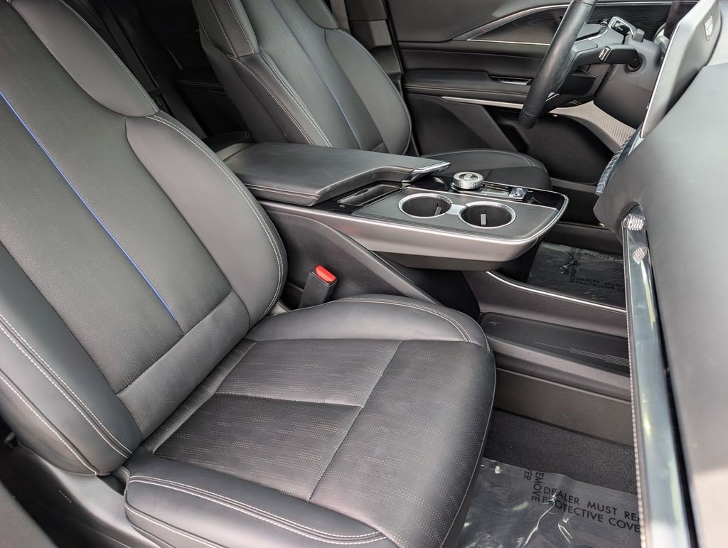 Certified 2024 Cadillac Lyriq Luxury AWD/4WD image 21