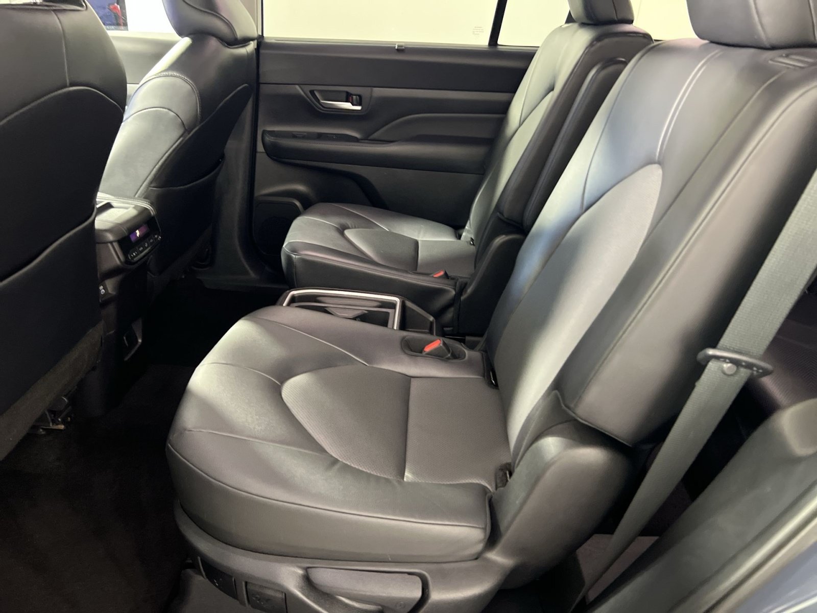 Used 2025 Toyota Grand Highlander AWD image 25