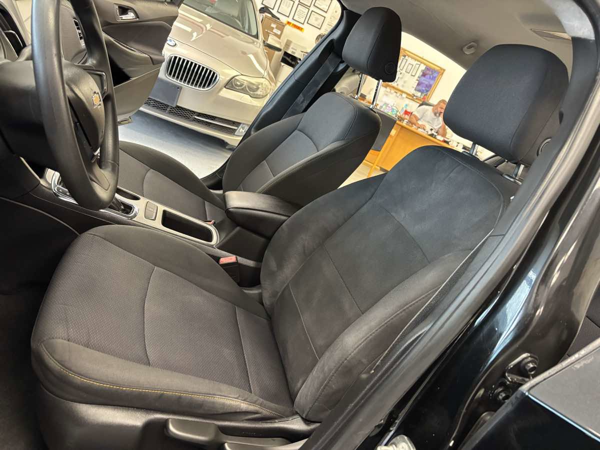 Used 2018 Chevrolet Cruze LS FWD image 19