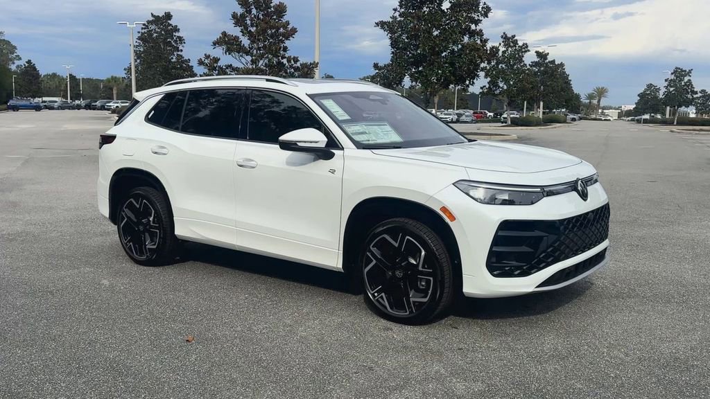 New 2026 Volkswagen Tiguan SEL R-Line image 2