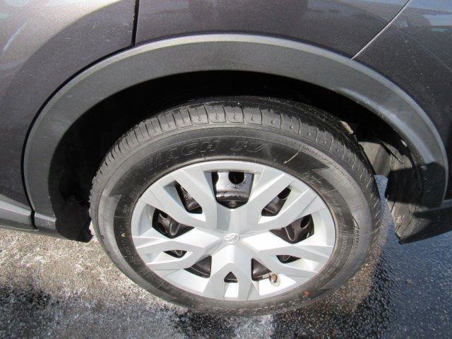 Used 2019 Toyota C-HR LE image 9