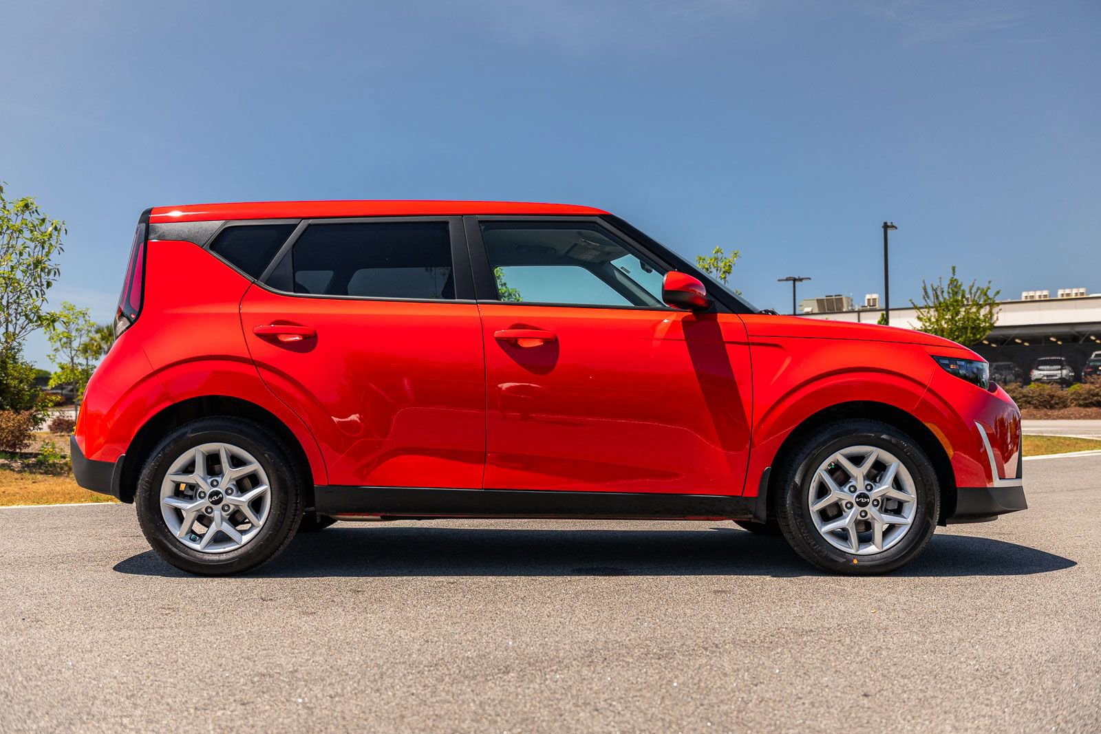 Used 2025 Kia Soul LX w/ LX Technology Package FWD image 8