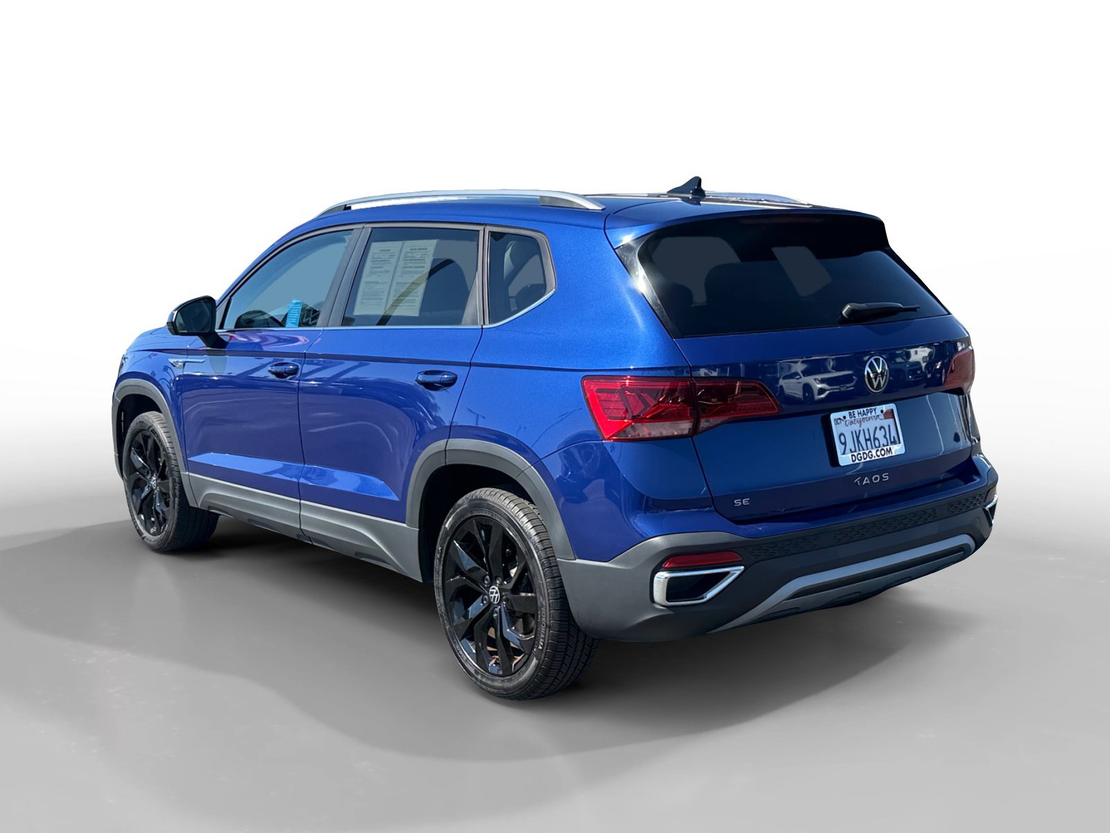 Certified 2023 Volkswagen Taos SE FWD image 3