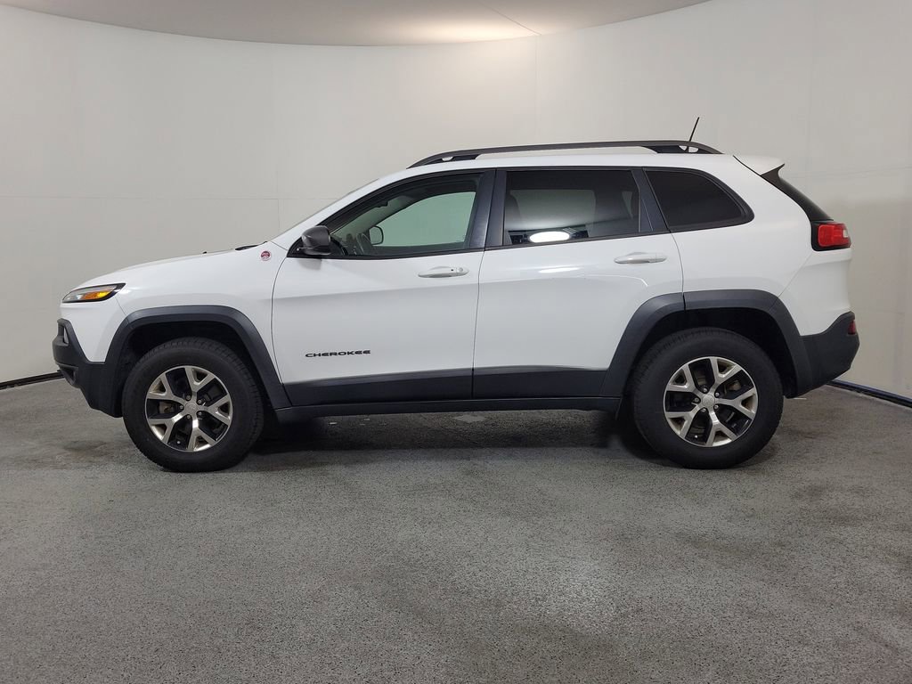 Used 2017 Jeep Cherokee Trailhawk AWD/4WD image 4