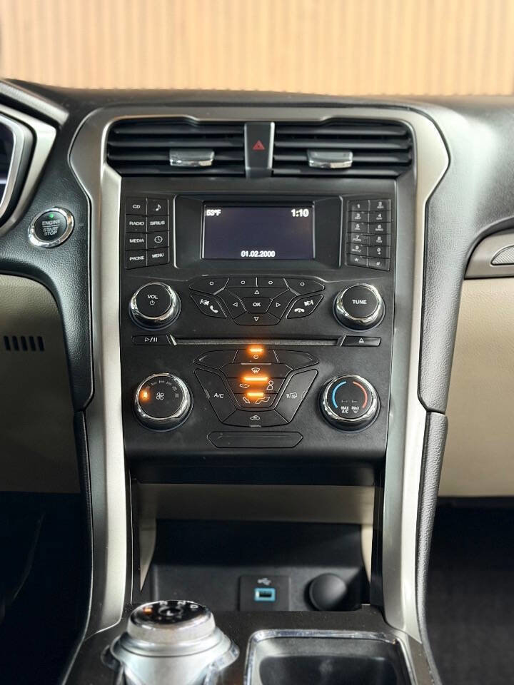 Used 2017 Ford Fusion SE image 10