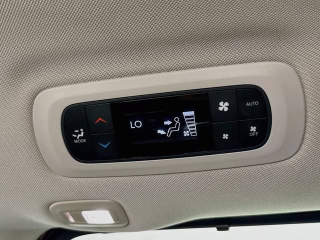 Used 2019 Chrysler Pacifica Limited w/ Advanced Safetytec Group FWD image 26