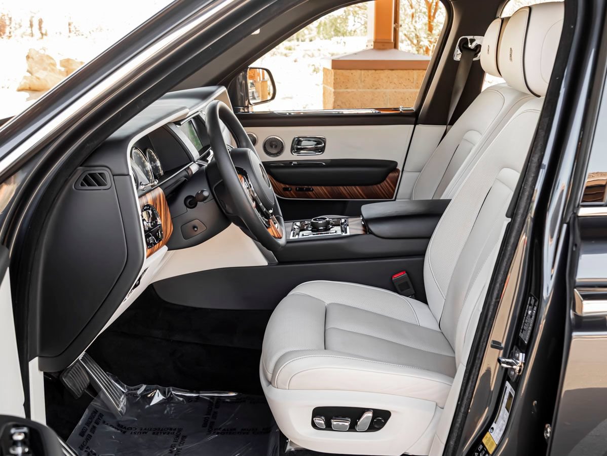 Certified 2019 Rolls-Royce Cullinan AWD/4WD image 29