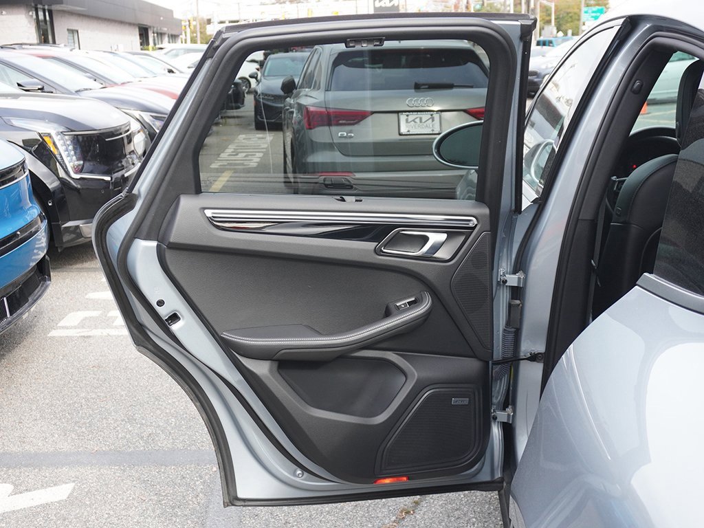 Used 2022 Porsche Macan image 25