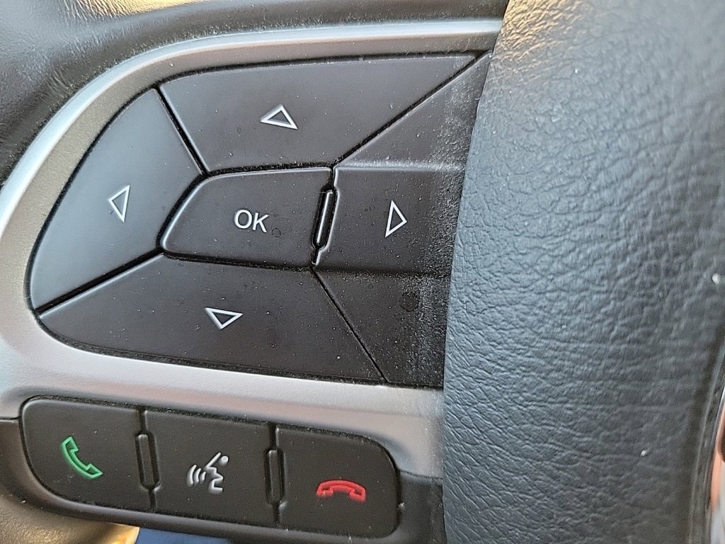 Used 2017 Jeep Compass Latitude w/ Cold Weather Group image 11