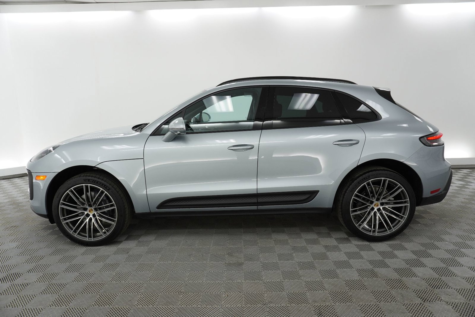 Certified 2026 Porsche Macan video 2