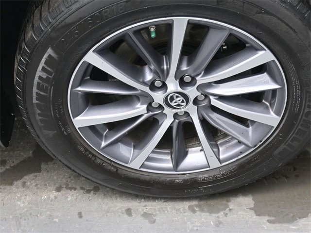 Used 2018 Toyota Highlander XLE image 29