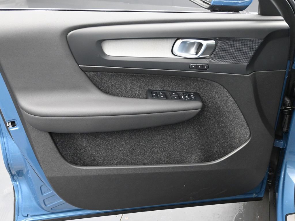 New 2025 Volvo XC40 B5 Core w/ Climate Package image 22
