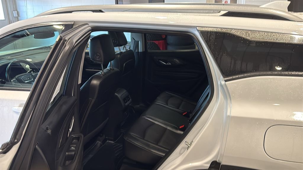 Used 2022 GMC Terrain SLT w/ Infotainment Package II image 19