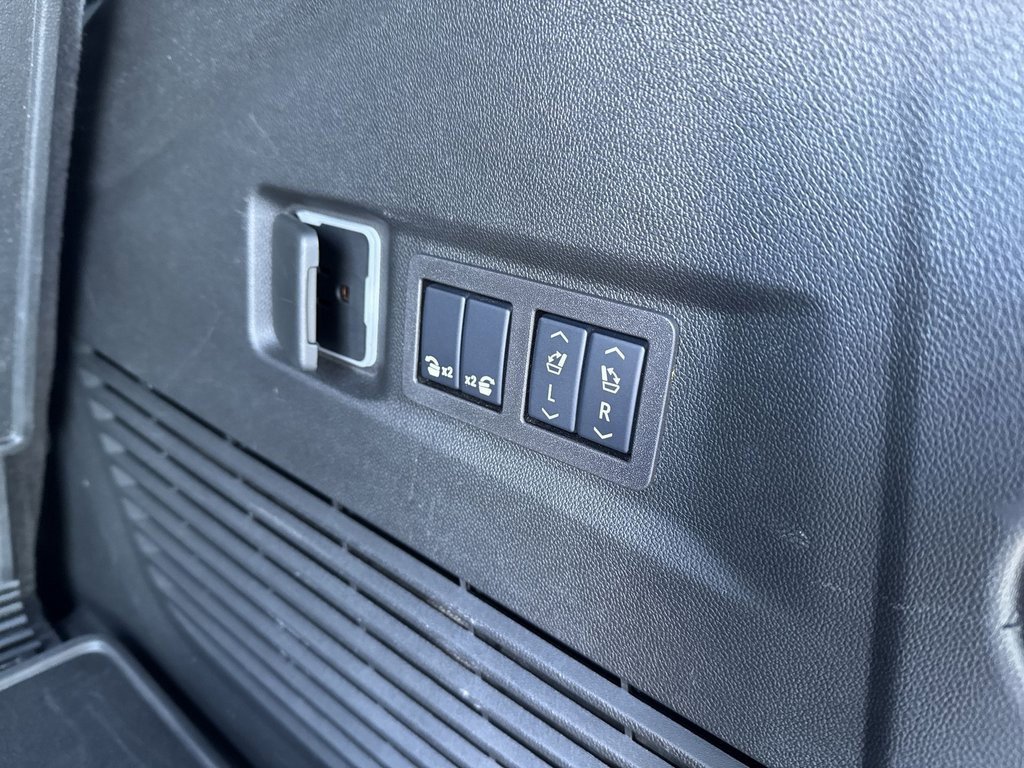 Certified 2024 GMC Yukon AT4 w/ AT4 Premium Package image 27