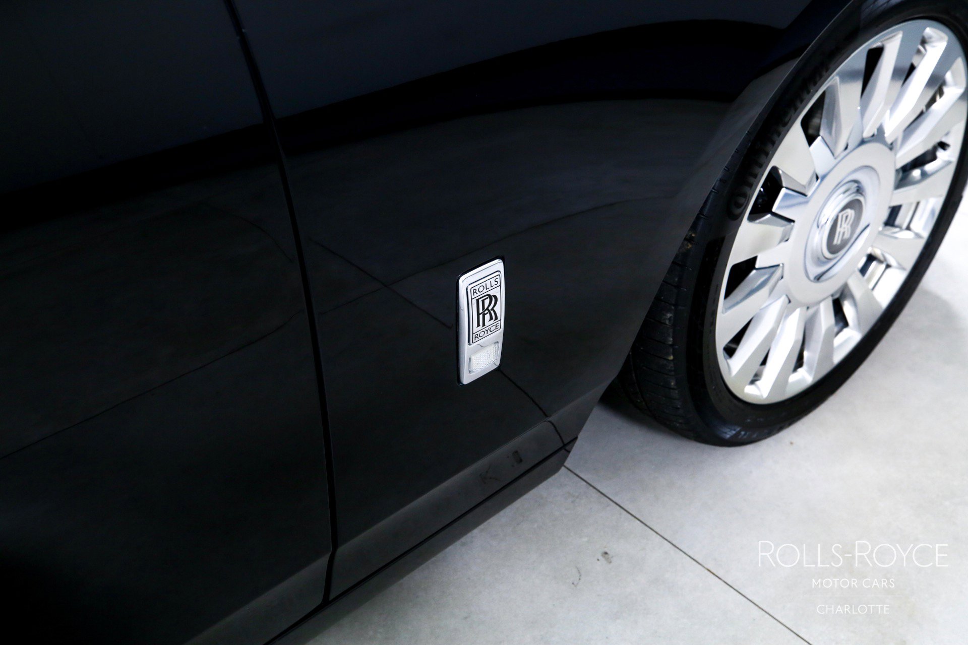 Used 2018 Rolls-Royce Phantom Sedan image 40