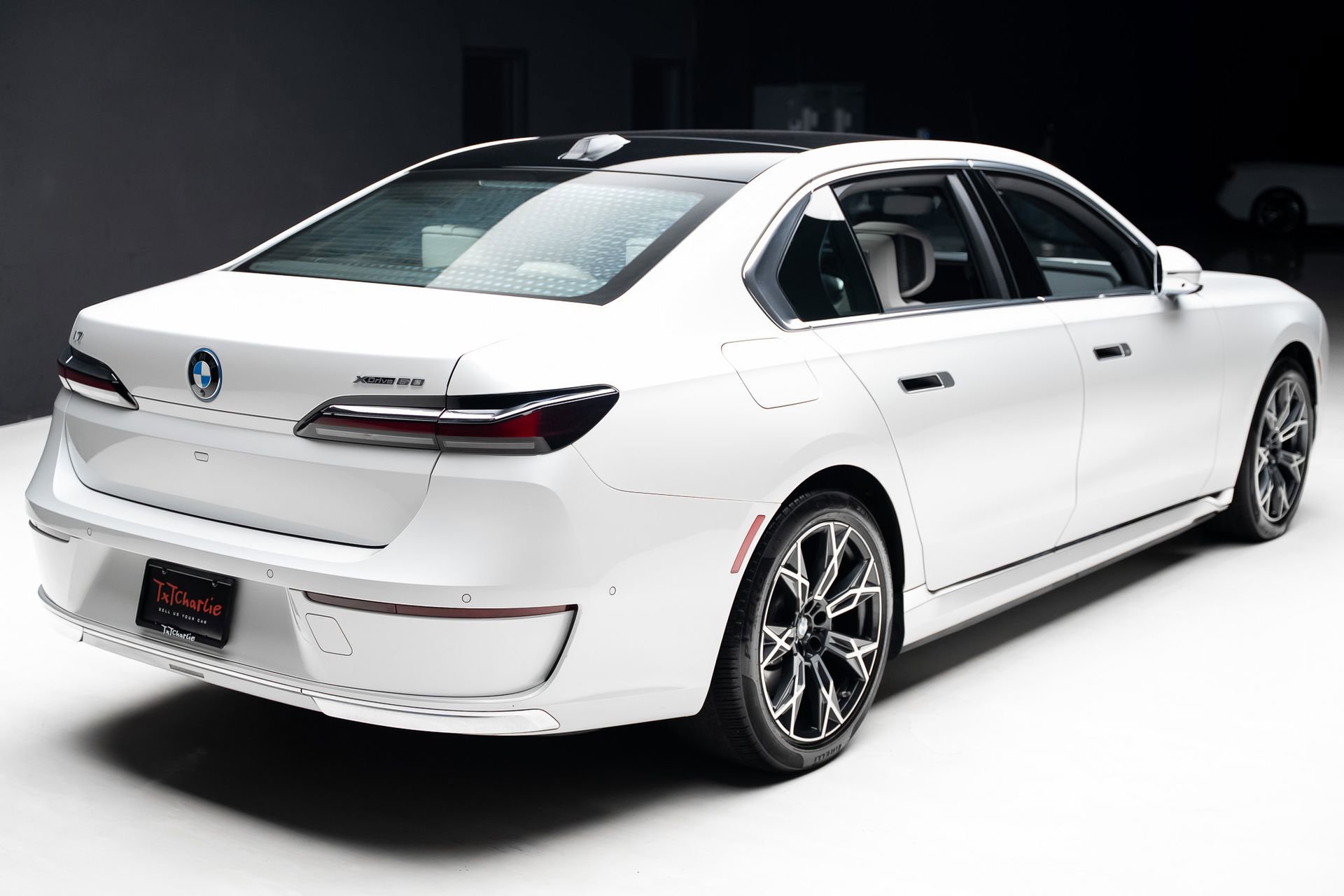 Used 2024 BMW i7 xDrive60 image 33