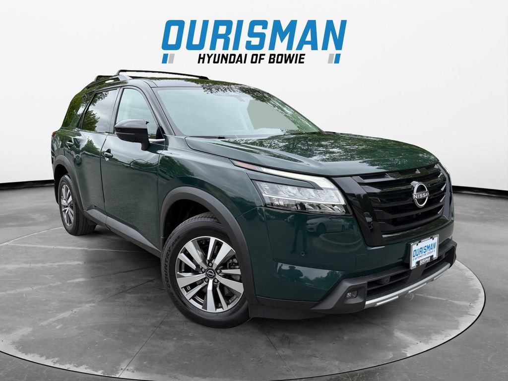 Used 2023 Nissan Pathfinder SL w/ Black Appearance Package AWD/4WD image 1