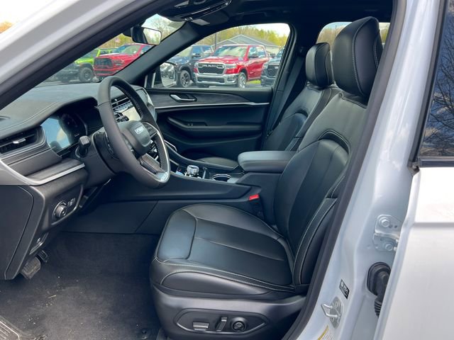 New 2025 Jeep Grand Cherokee Limited w/ Black Appearance Package AWD/4WD image 4