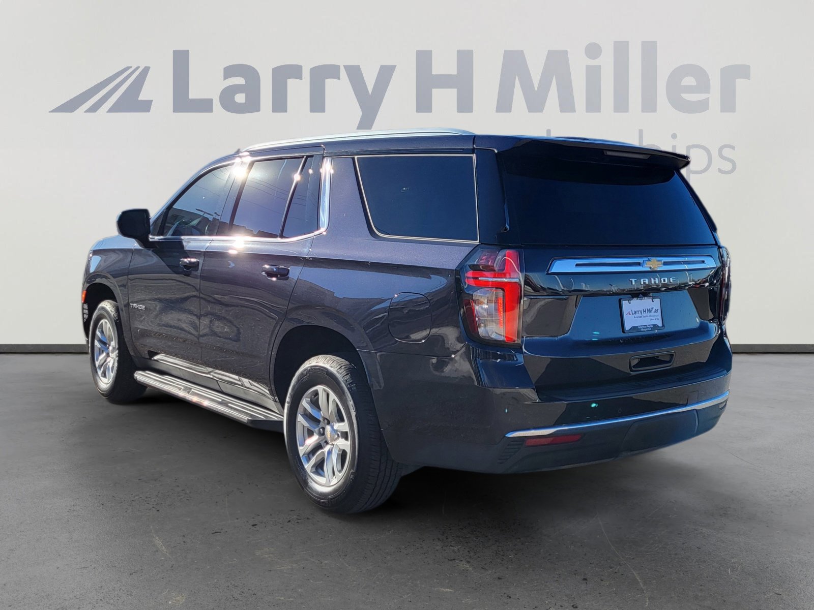 Used 2023 Chevrolet Tahoe LS image 3