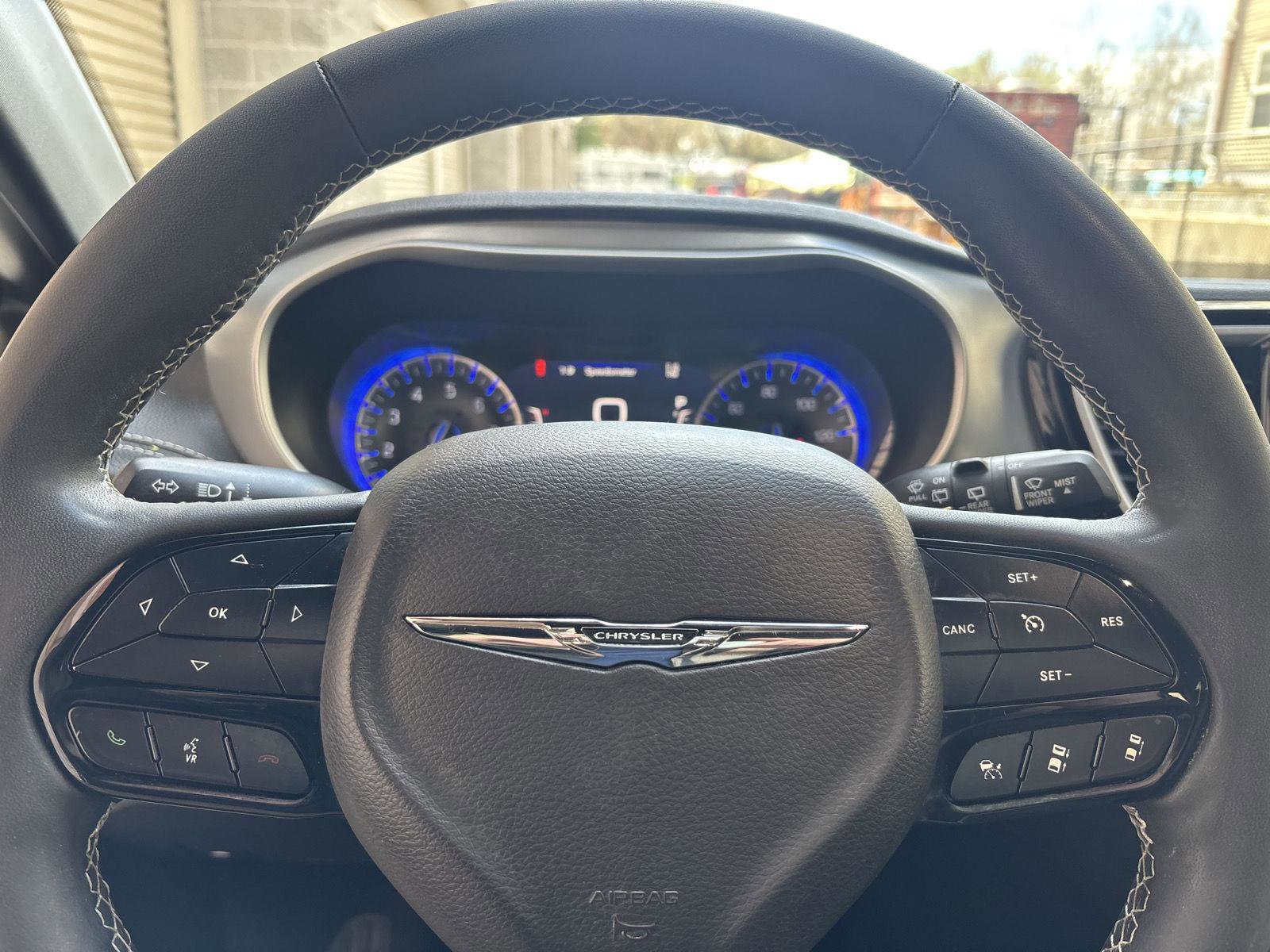 Used 2023 Chrysler Pacifica Touring-L w/ S Appearance Package image 14