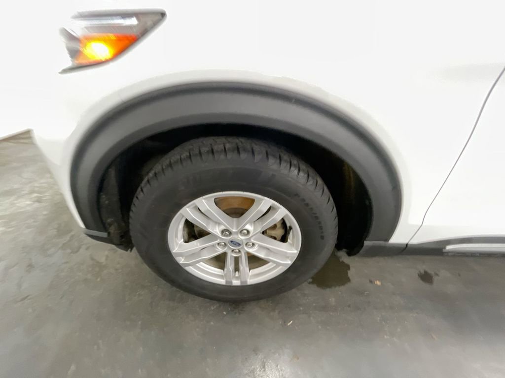 Used 2020 Ford Explorer XLT image 30