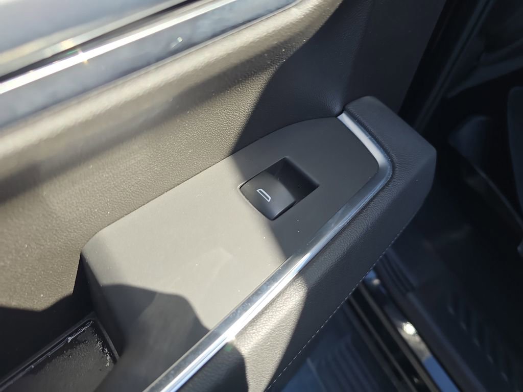 Used 2025 Chevrolet Silverado 1500 LT Trail Boss w/ Convenience Package II image 12