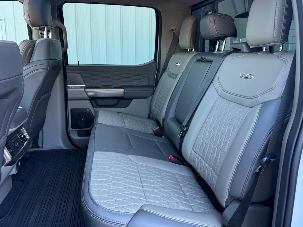 Used 2025 Ford F450 Platinum w/ Platinum Plus Package image 14