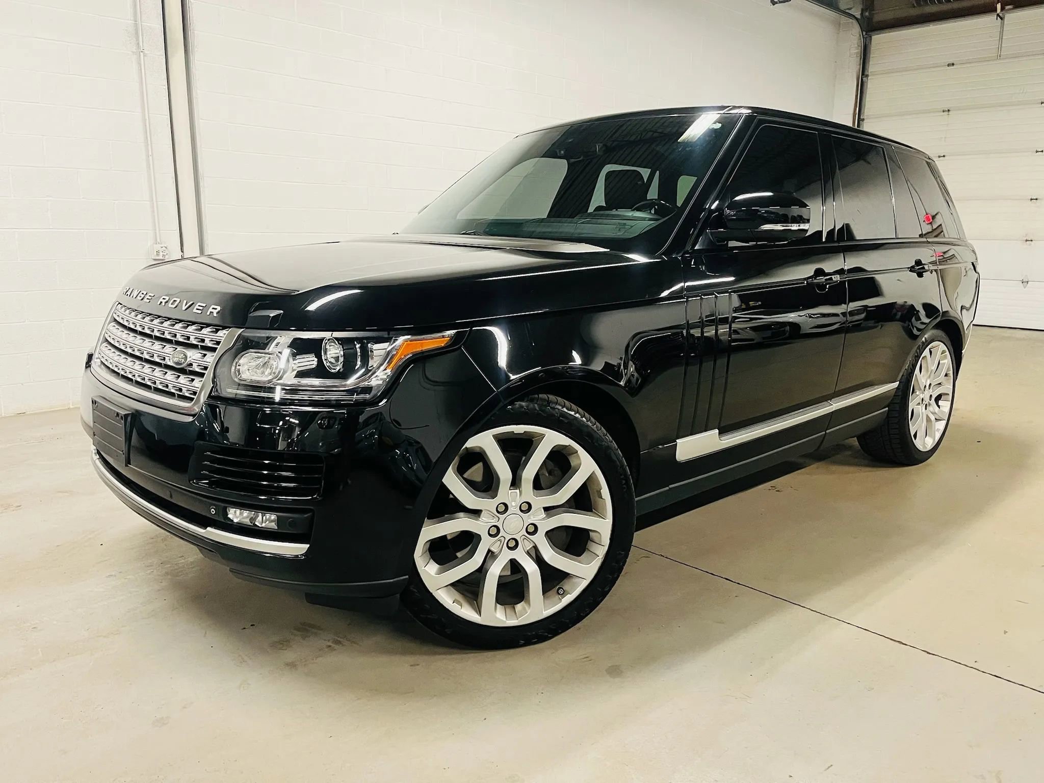 Used 2015 Land Rover Range Rover Supercharged AWD/4WD image 1