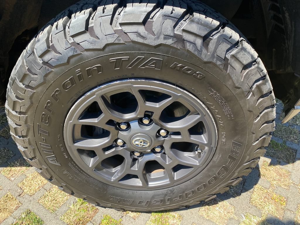 Used 2017 Toyota Tacoma SR5 RWD image 9