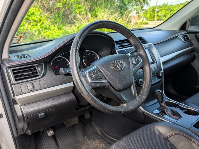 Used 2017 Toyota Camry SE w/ Moonroof Package FWD image 20