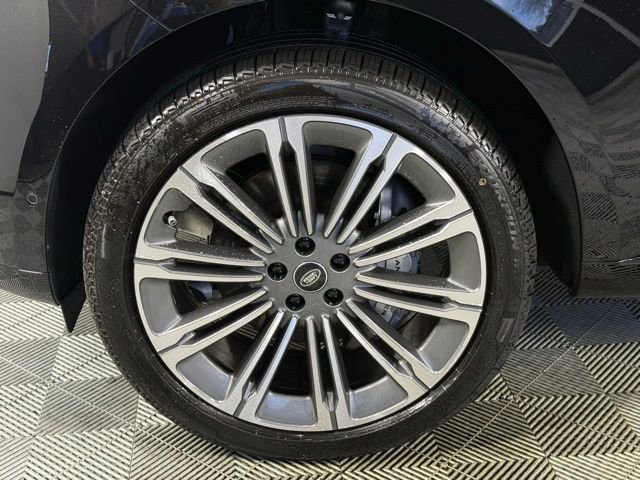 New 2025 Land Rover Range Rover SE image 11