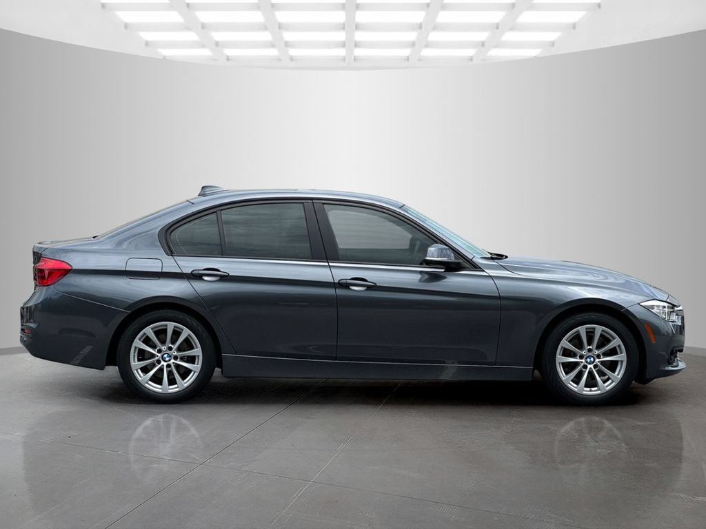 Used 2018 BMW 320i Sedan RWD image 7