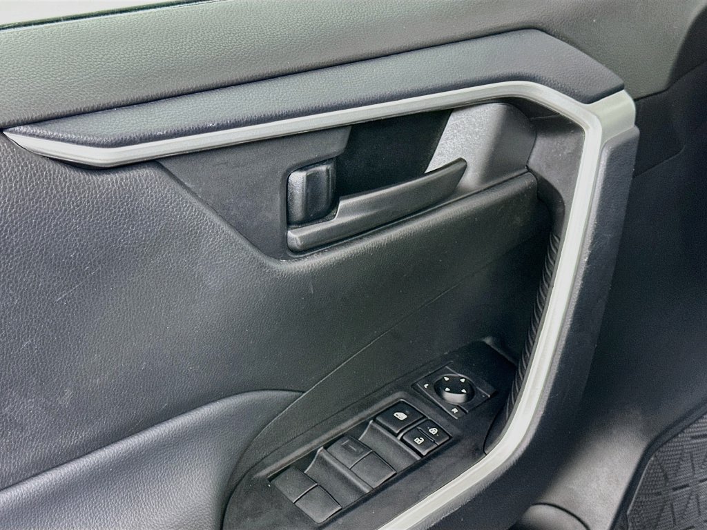 Certified 2024 Toyota RAV4 LE AWD/4WD image 18