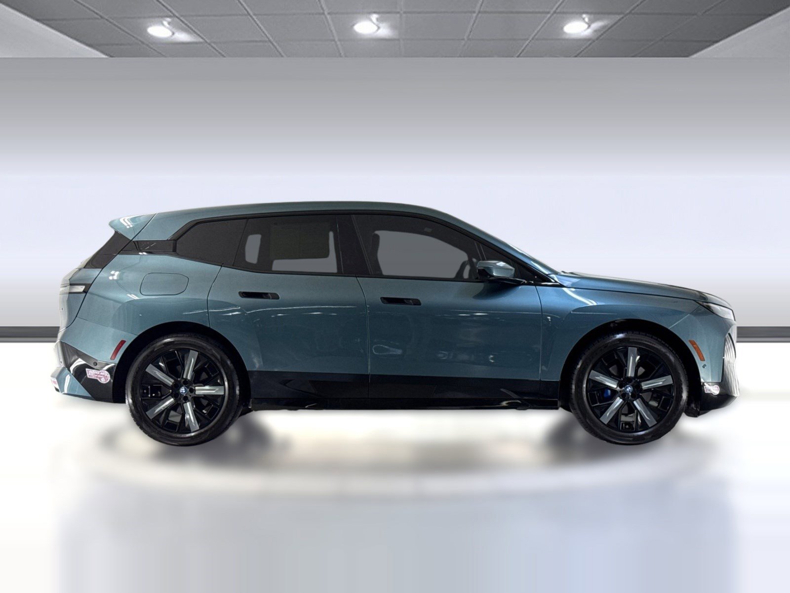 Used 2024 BMW iX xDrive50 w/ Sport Package image 8